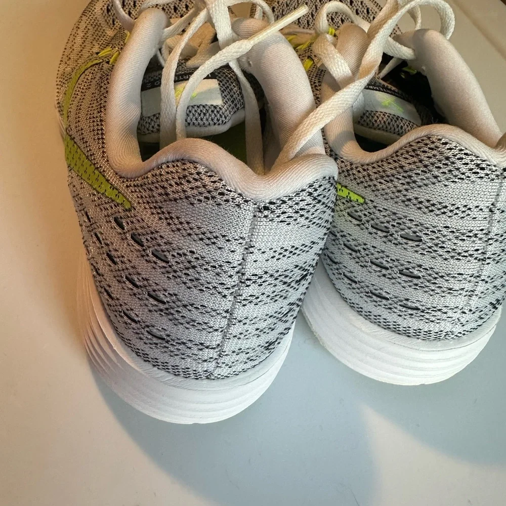 Nike LunarTempo Size 9 Women’s